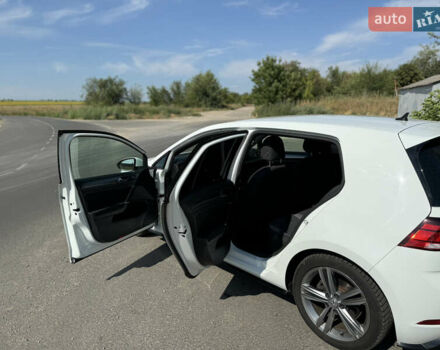 Белый Фольксваген Гольф, объемом двигателя 1.5 л и пробегом 301 тыс. км за 13999 $, фото 9 на Automoto.ua