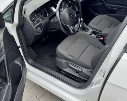 Белый Фольксваген Гольф, объемом двигателя 0 л и пробегом 50 тыс. км за 11500 $, фото 2 на Automoto.ua