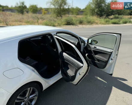 Белый Фольксваген Гольф, объемом двигателя 1.5 л и пробегом 301 тыс. км за 13999 $, фото 12 на Automoto.ua