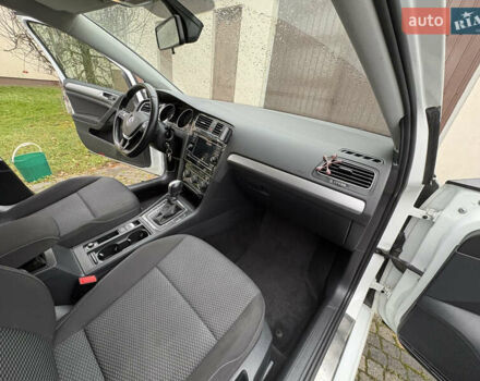 Белый Фольксваген Гольф, объемом двигателя 1.4 л и пробегом 97 тыс. км за 14800 $, фото 15 на Automoto.ua