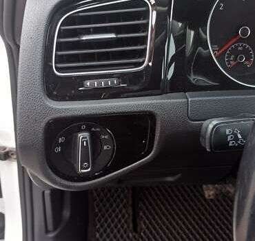 Белый Фольксваген Гольф, объемом двигателя 1.6 л и пробегом 200 тыс. км за 15500 $, фото 17 на Automoto.ua