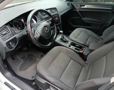 Белый Фольксваген Гольф, объемом двигателя 0 л и пробегом 77 тыс. км за 11500 $, фото 5 на Automoto.ua