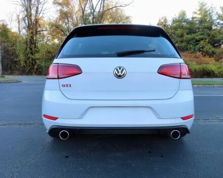 Белый Фольксваген Гольф, объемом двигателя 2 л и пробегом 33 тыс. км за 9900 $, фото 5 на Automoto.ua