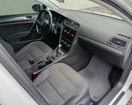 Белый Фольксваген Гольф, объемом двигателя 0 л и пробегом 77 тыс. км за 11500 $, фото 3 на Automoto.ua