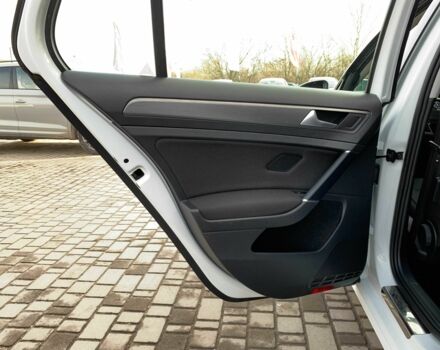 Белый Фольксваген Гольф, объемом двигателя 0 л и пробегом 73 тыс. км за 13955 $, фото 11 на Automoto.ua