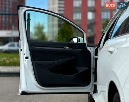 Белый Фольксваген Гольф, объемом двигателя 2 л и пробегом 34 тыс. км за 28500 $, фото 17 на Automoto.ua