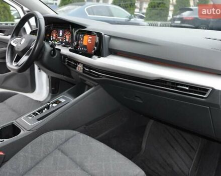 Белый Фольксваген Гольф, объемом двигателя 1.6 л и пробегом 8 тыс. км за 23000 $, фото 19 на Automoto.ua