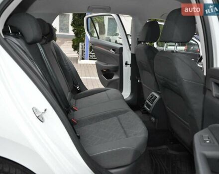 Белый Фольксваген Гольф, объемом двигателя 1.6 л и пробегом 8 тыс. км за 23000 $, фото 18 на Automoto.ua