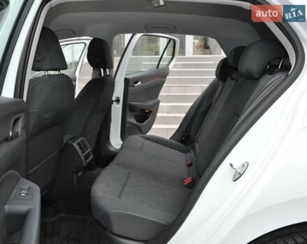 Белый Фольксваген Гольф, объемом двигателя 1.6 л и пробегом 8 тыс. км за 23000 $, фото 15 на Automoto.ua