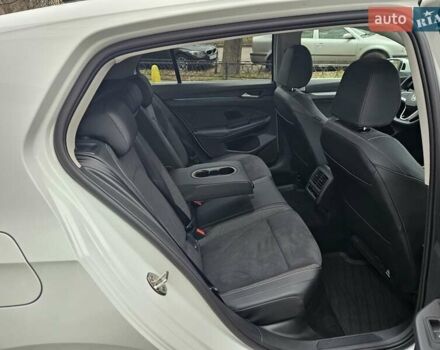 Белый Фольксваген Гольф, объемом двигателя 1.4 л и пробегом 13 тыс. км за 30890 $, фото 30 на Automoto.ua