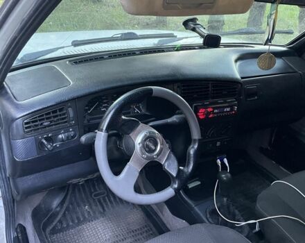 Білий Фольксваген Гольф, об'ємом двигуна 1.8 л та пробігом 250 тис. км за 1350 $, фото 5 на Automoto.ua