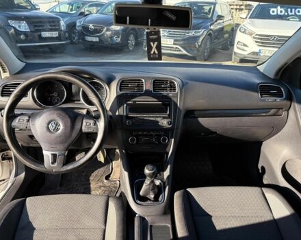 Белый Фольксваген Гольф, объемом двигателя 1.6 л и пробегом 243 тыс. км за 8590 $, фото 6 на Automoto.ua