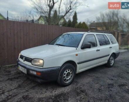 Белый Фольксваген Гольф, объемом двигателя 1.78 л и пробегом 200 тыс. км за 1350 $, фото 1 на Automoto.ua