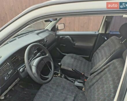 Белый Фольксваген Гольф, объемом двигателя 1.78 л и пробегом 200 тыс. км за 1350 $, фото 3 на Automoto.ua