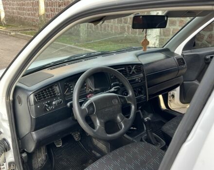 Белый Фольксваген Гольф, объемом двигателя 1.8 л и пробегом 330 тыс. км за 2400 $, фото 7 на Automoto.ua