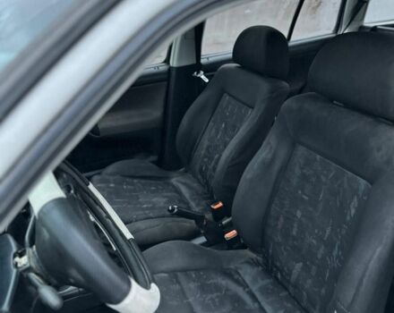 Белый Фольксваген Гольф, объемом двигателя 1.4 л и пробегом 270 тыс. км за 800 $, фото 4 на Automoto.ua