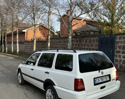 Белый Фольксваген Гольф, объемом двигателя 1.8 л и пробегом 330 тыс. км за 2400 $, фото 3 на Automoto.ua