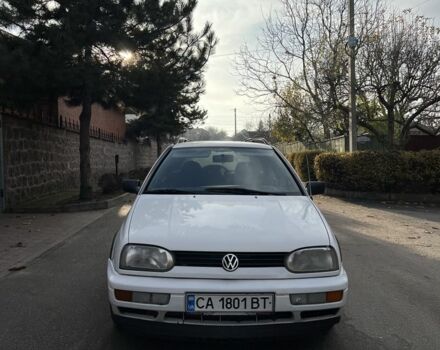 Белый Фольксваген Гольф, объемом двигателя 1.8 л и пробегом 330 тыс. км за 2400 $, фото 6 на Automoto.ua