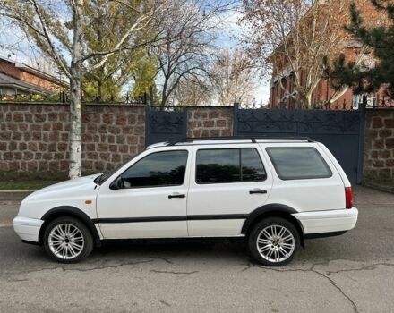 Белый Фольксваген Гольф, объемом двигателя 1.8 л и пробегом 330 тыс. км за 2400 $, фото 2 на Automoto.ua