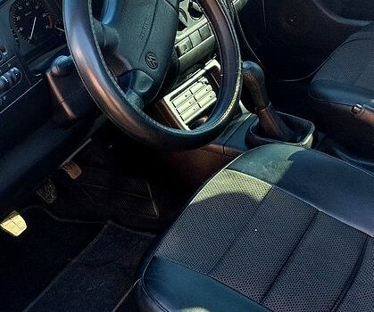 Белый Фольксваген Гольф, объемом двигателя 1.8 л и пробегом 250 тыс. км за 3000 $, фото 6 на Automoto.ua
