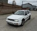 Белый Фольксваген Гольф, объемом двигателя 1.8 л и пробегом 300 тыс. км за 900 $, фото 1 на Automoto.ua