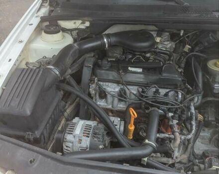 Білий Фольксваген Гольф, об'ємом двигуна 1.8 л та пробігом 247 тис. км за 1500 $, фото 13 на Automoto.ua