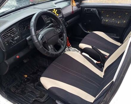 Белый Фольксваген Гольф, объемом двигателя 1.78 л и пробегом 390 тыс. км за 2400 $, фото 5 на Automoto.ua