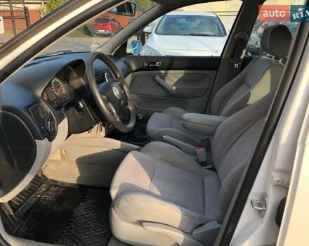 Белый Фольксваген Гольф, объемом двигателя 1.6 л и пробегом 175 тыс. км за 3250 $, фото 7 на Automoto.ua