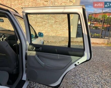 Белый Фольксваген Гольф, объемом двигателя 1.6 л и пробегом 175 тыс. км за 3250 $, фото 9 на Automoto.ua