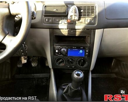 Белый Фольксваген Гольф, объемом двигателя 1.6 л и пробегом 176 тыс. км за 2700 $, фото 8 на Automoto.ua