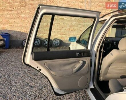 Белый Фольксваген Гольф, объемом двигателя 1.6 л и пробегом 175 тыс. км за 3250 $, фото 12 на Automoto.ua