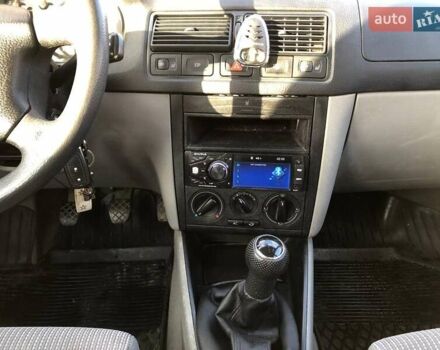 Белый Фольксваген Гольф, объемом двигателя 1.6 л и пробегом 175 тыс. км за 3250 $, фото 2 на Automoto.ua