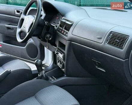 Білий Фольксваген Гольф, об'ємом двигуна 1.39 л та пробігом 193 тис. км за 4650 $, фото 31 на Automoto.ua