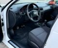 Білий Фольксваген Гольф, об'ємом двигуна 1.39 л та пробігом 193 тис. км за 4650 $, фото 25 на Automoto.ua