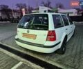 Белый Фольксваген Гольф, объемом двигателя 1.6 л и пробегом 204 тыс. км за 5555 $, фото 25 на Automoto.ua