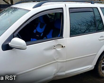 Белый Фольксваген Гольф, объемом двигателя 1.6 л и пробегом 270 тыс. км за 800 $, фото 7 на Automoto.ua