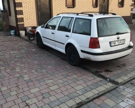 Белый Фольксваген Гольф, объемом двигателя 9 л и пробегом 335 тыс. км за 2100 $, фото 2 на Automoto.ua