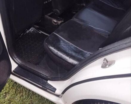 Белый Фольксваген Гольф, объемом двигателя 1.6 л и пробегом 329 тыс. км за 4000 $, фото 1 на Automoto.ua