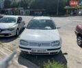Белый Фольксваген Гольф, объемом двигателя 1.6 л и пробегом 340 тыс. км за 3800 $, фото 1 на Automoto.ua