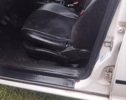 Белый Фольксваген Гольф, объемом двигателя 1.6 л и пробегом 329 тыс. км за 4000 $, фото 7 на Automoto.ua