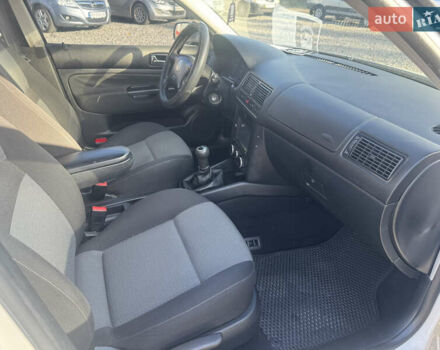 Білий Фольксваген Гольф, об'ємом двигуна 1.6 л та пробігом 243 тис. км за 4400 $, фото 33 на Automoto.ua