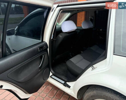 Білий Фольксваген Гольф, об'ємом двигуна 1.6 л та пробігом 244 тис. км за 4600 $, фото 10 на Automoto.ua