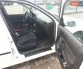 Белый Фольксваген Гольф, объемом двигателя 1.6 л и пробегом 300 тыс. км за 3999 $, фото 4 на Automoto.ua