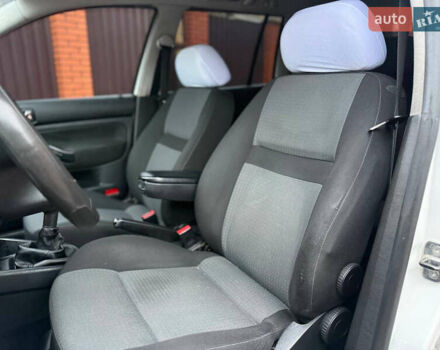 Білий Фольксваген Гольф, об'ємом двигуна 1.6 л та пробігом 244 тис. км за 4600 $, фото 18 на Automoto.ua