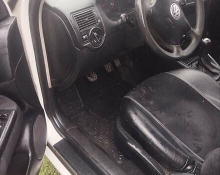 Белый Фольксваген Гольф, объемом двигателя 1.6 л и пробегом 329 тыс. км за 4000 $, фото 5 на Automoto.ua