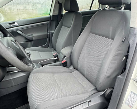 Белый Фольксваген Гольф, объемом двигателя 1.6 л и пробегом 185 тыс. км за 6600 $, фото 17 на Automoto.ua