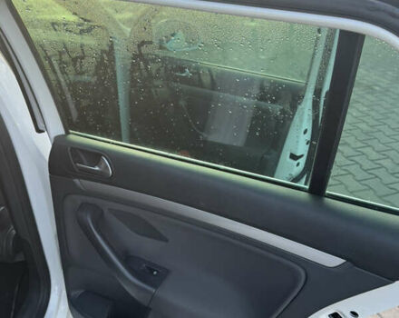 Белый Фольксваген Гольф, объемом двигателя 1.4 л и пробегом 202 тыс. км за 5900 $, фото 24 на Automoto.ua