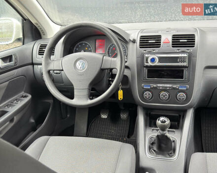 Белый Фольксваген Гольф, объемом двигателя 1.6 л и пробегом 185 тыс. км за 6600 $, фото 19 на Automoto.ua