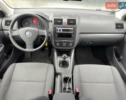 Белый Фольксваген Гольф, объемом двигателя 1.6 л и пробегом 185 тыс. км за 6600 $, фото 16 на Automoto.ua