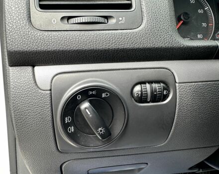 Белый Фольксваген Гольф, объемом двигателя 1.6 л и пробегом 217 тыс. км за 6400 $, фото 7 на Automoto.ua